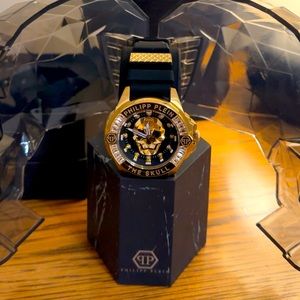 The black genderless skull watch with an adjustable strap.